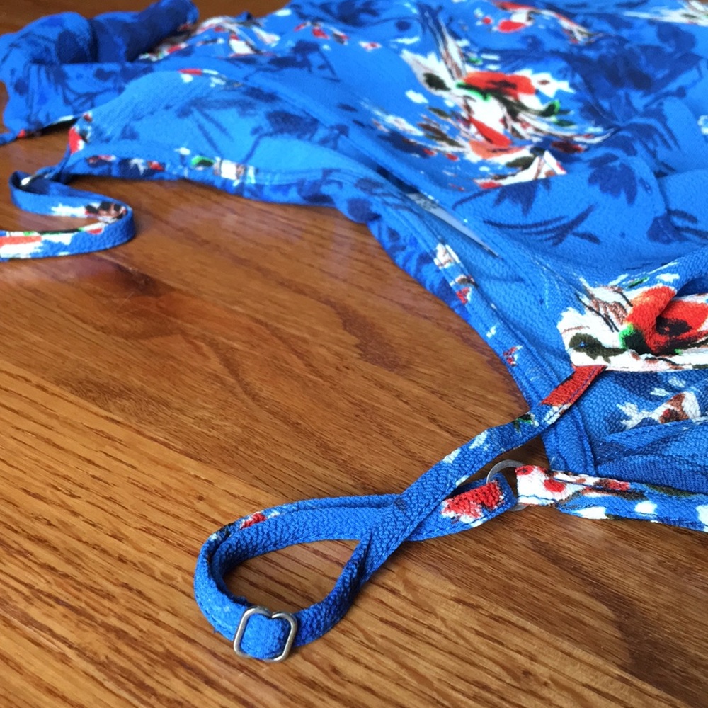Bright Blue Flower Patterned Blouse with Ruffle - Picture 4 of 7